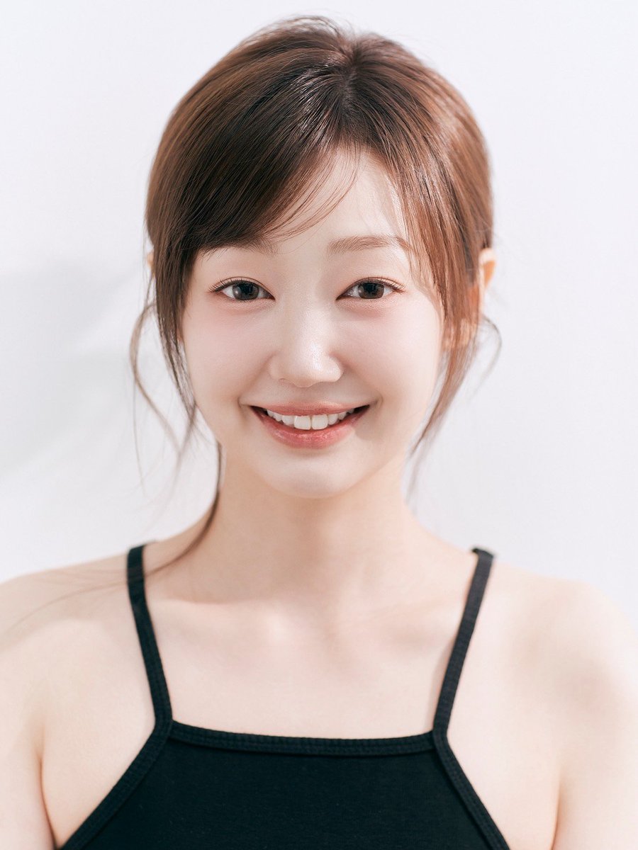 asu_code's tweet photo. 撮影開始まで後19日

監督を務めるのは韓国在住で日本と韓国
で活動を行う美月(@mizuki__95 )

拘りというかプロ意識がとても高く
外見から見える、初見のギャップが印象的な
熱量の高い美月監督　

監督の他に出演もあるため、スタッフ総出で
サポート体制を作っております笑

#明日へのコード #映画 https://t.co/mt9qlccn5d