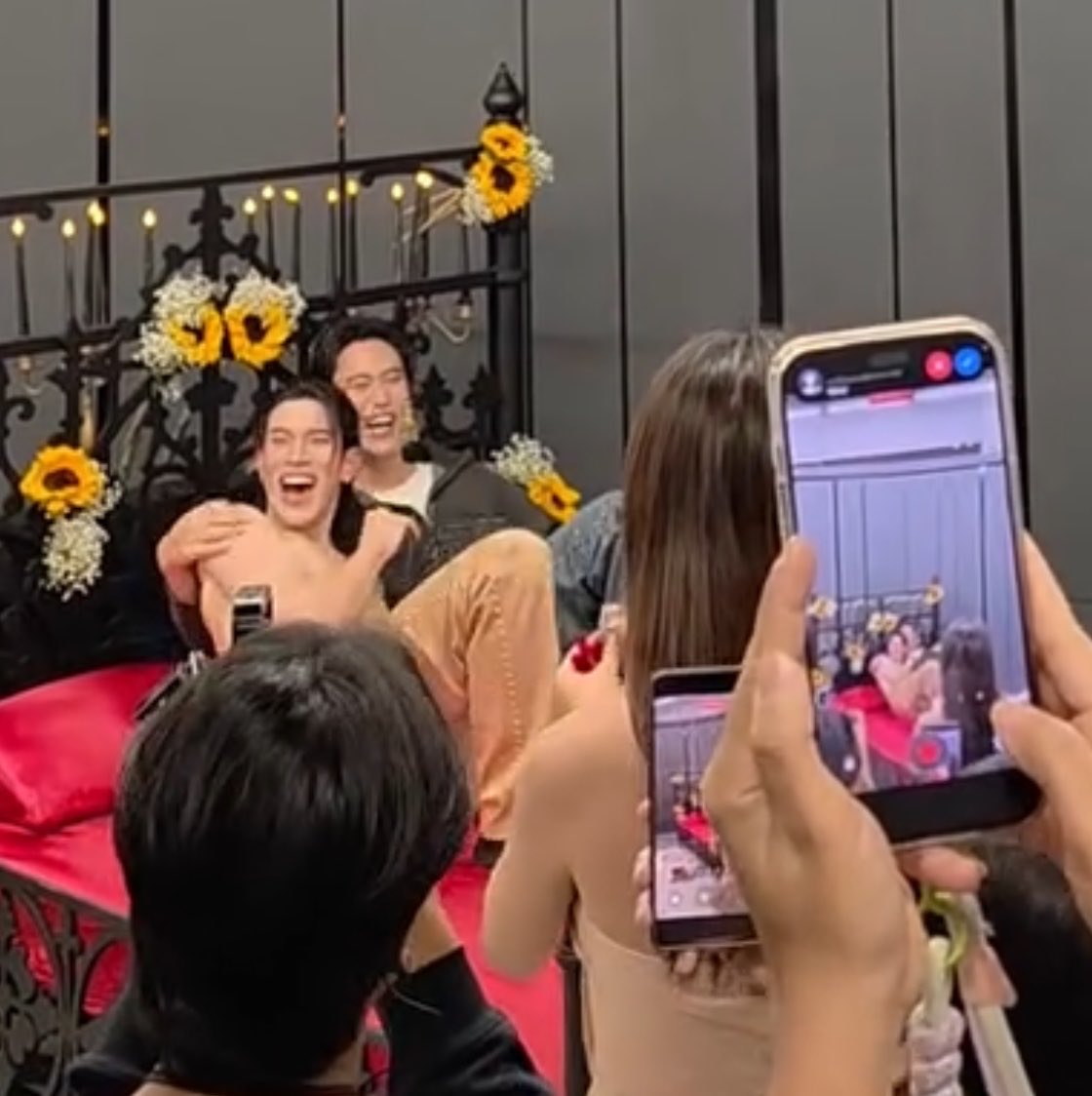 pitchoar's tweet photo. โมเม้นประวัติศาสตร์ ใครโทรมารอก่อน5555555555555 https://t.co/8F6Cs0LLyZ