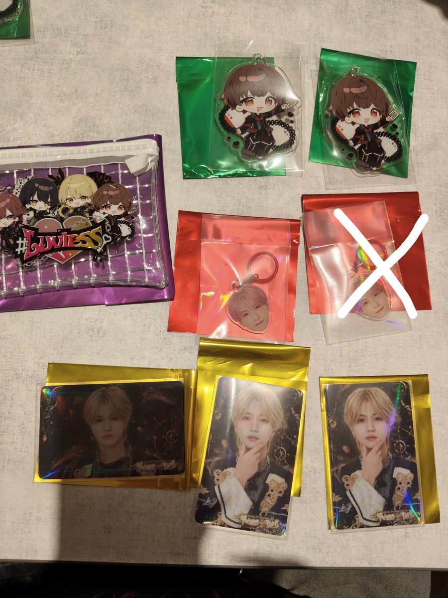 0ai_ri4's tweet photo. らぶれす Luvless 10/19 周年 グッズ

【譲】アクキー���×2
　　　目印❤×1
　　　トレカ💛縦×2.横×1
　　　クリアポーチ以下写真

【求】目印・アクキー・トレカ🩷

現地で交換もしくは買取希望です。
お心当たりある方、リプ又はDMお願いいたします。
#luvless求
#luvless譲 https://t.co/mrLSEsyAsR