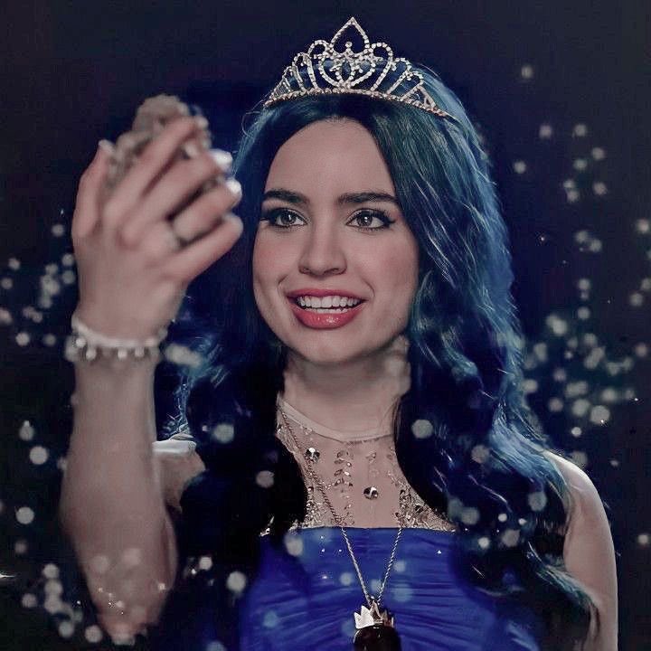 bluehairedbeaut's tweet photo. A fairytale life can be oh-so overrated. So raise your voices and let's get it activated!

💙 New to the verse.

💙 crossover friendly 

#DisneyRp #DescendantsRP https://t.co/h2VNJh7Swi