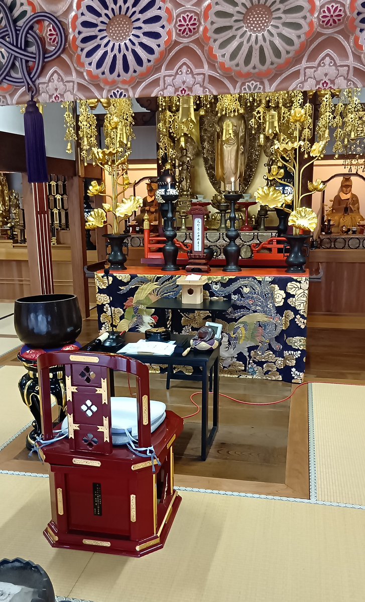 ayanakajima3's tweet photo. 1/2郷里のお寺で、亡父の百箇日の供養をした。一般的に、百箇日は、四十九日後の、唯一の死者の再審のチャンスといわれる。それはいいんだけど（本当か?）郷里のお寺さんに供養していただくのは、ご住職のお経を聞くのが楽しみだからでもある。（つづく） https://t.co/5MBKul19eq