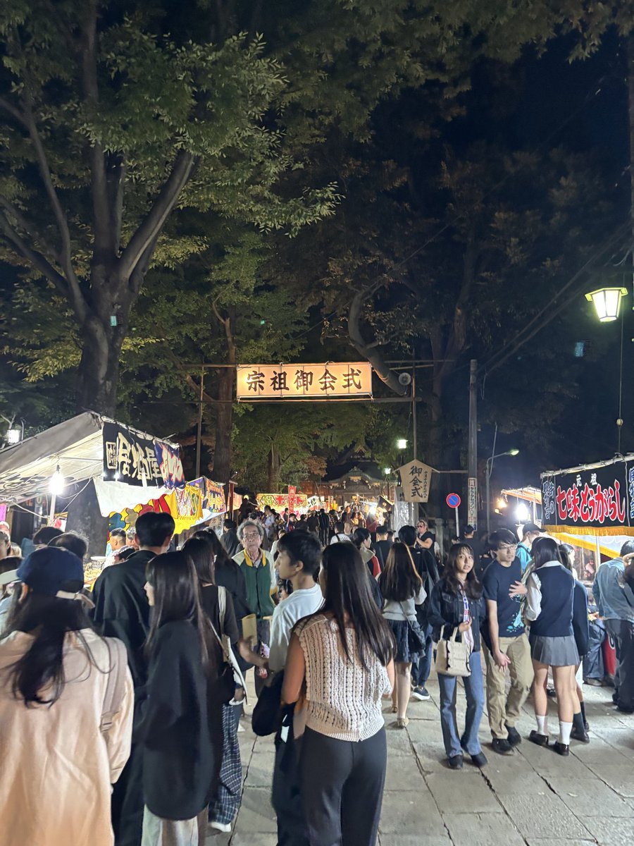Yodousan's tweet photo. 昨日は地元の御会式に❗️
やはり、この雰囲気は堪りません〜
ここ最近、粉もんばかり食べてなのでカロリー消費の為、働きますよ😆
本日も17時からお待ちしておりますね〜 https://t.co/kcTQvqqqtz
