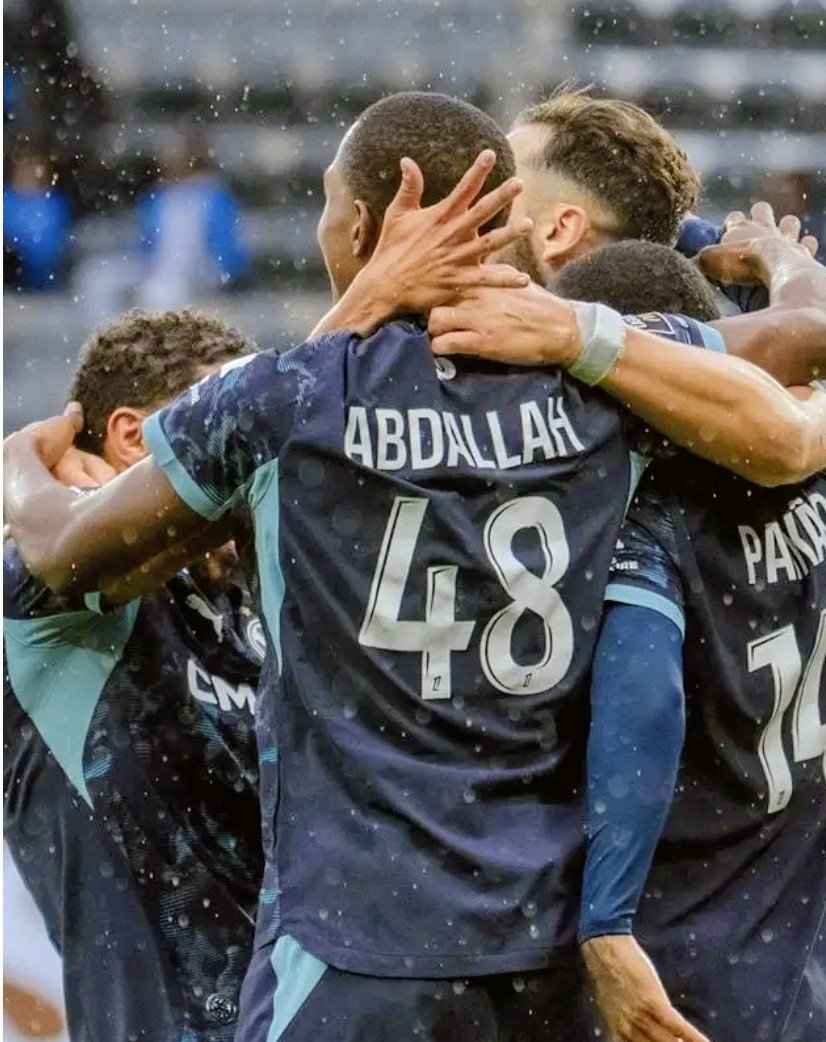 Larevuedepres's tweet photo. 🔵⚪ L’OM se réveille : victoire 5-2 à Angers !
Belle réaction marseillaise après la défaite européenne : l’OM a inscrit cinq buts à l’extérieur et repart avec trois points.
#OM #TeamOM #AngersOM #Ligue1 https://t.co/pOes3Z1Plr
