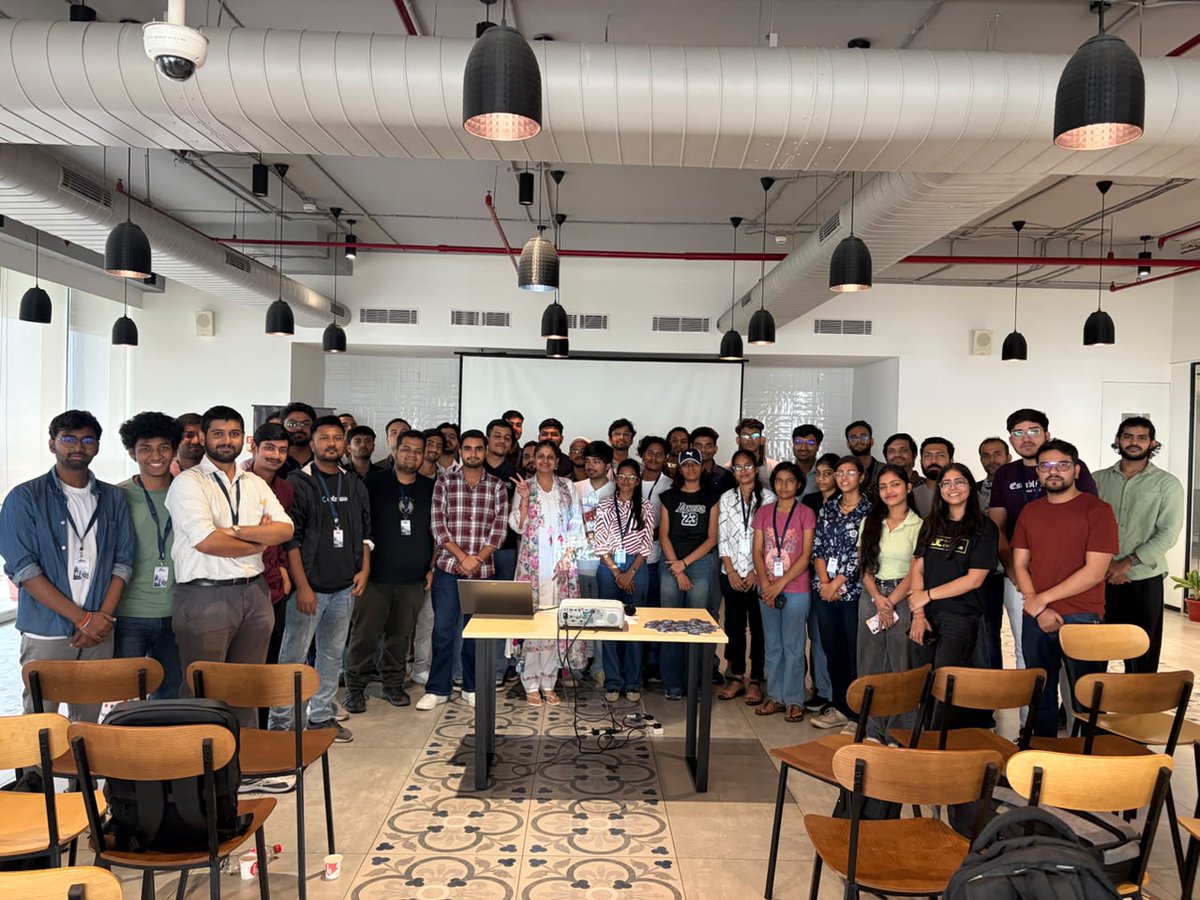 indiandataclub's tweet photo. 𝗪𝗲’𝗿𝗲 𝗻𝗼𝘁 𝗷𝘂𝘀𝘁 𝗼𝗿𝗴𝗮𝗻𝗶𝘇𝗶𝗻𝗴 𝗺𝗲𝗲𝘁𝘂𝗽𝘀. 
𝗪𝗲’𝗿𝗲 𝗰𝗿𝗲𝗮𝘁𝗶𝗻𝗴 𝗰𝗮𝗿𝗲𝗲𝗿 𝗼𝗽𝗽𝗼𝗿𝘁𝘂𝗻𝗶𝘁𝗶𝗲𝘀!

Post Link --> https://t.co/Qzn1wS7NwP

Paytm 𝗰𝗼𝗻𝗱𝘂𝗰𝘁𝗲𝗱 𝗮 𝗵𝗶𝗿𝗶𝗻𝗴 𝗱𝗿𝗶𝘃𝗲 𝘄𝗶𝘁𝗵 Indian Data Club https://t.co/iOKDn6UKne