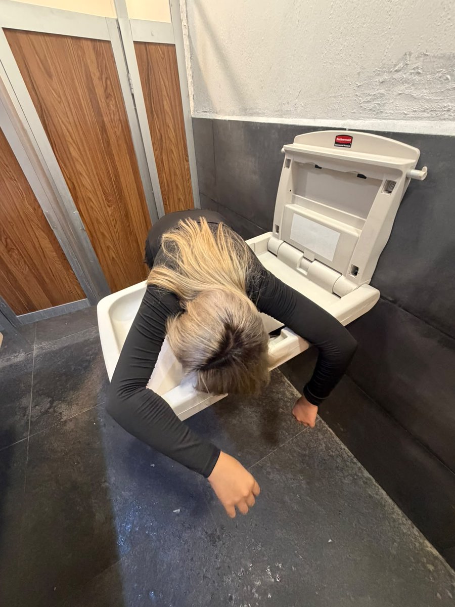 aviscorpse tweet picture