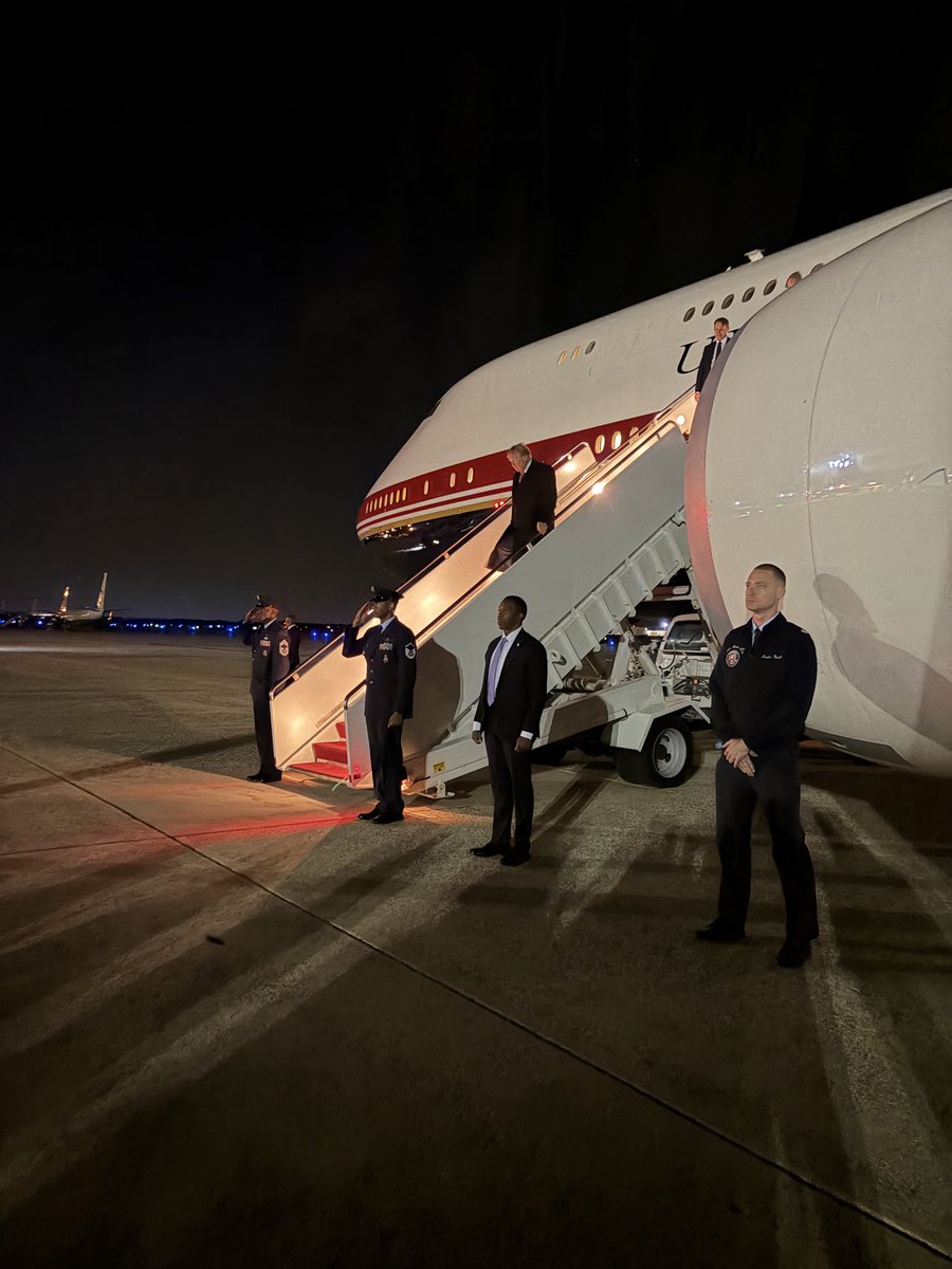 jeffmason1's tweet photo. .@realDonaldTrump arrives back at Joint Base Andrews. https://t.co/tKFKoXynVW
