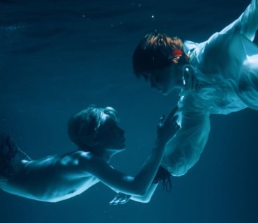 lwebitknow's tweet photo. #heejake 🔞 au | ── mergulhando em você.

Onde Heeseung, um homem intenso quando se trata de relacionamentos, se apaixona pelo filho do dono do resort em que trabalha: Sim Jake, um garoto 𝘢𝘱𝘢𝘳𝘦𝘯𝘵𝘦𝘮𝘦𝘯𝘵𝘦 apático e frio. https://t.co/Zdhqk7Rjjz