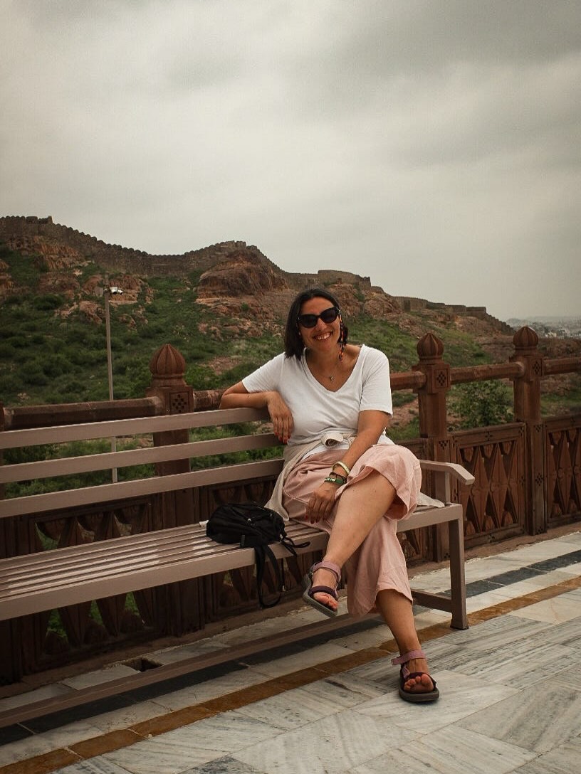 franhyago's tweet photo. 10 agosto 2026. Jodhpur ci accoglie con ghirlande di fiori, il Mehrangarh Fort e un tramonto sulla città blu. Tra mercati, vicoli e dettagli scolpiti, iniziamo davvero a sentire il Rajasthan. https://t.co/sYRKLRLZKU
