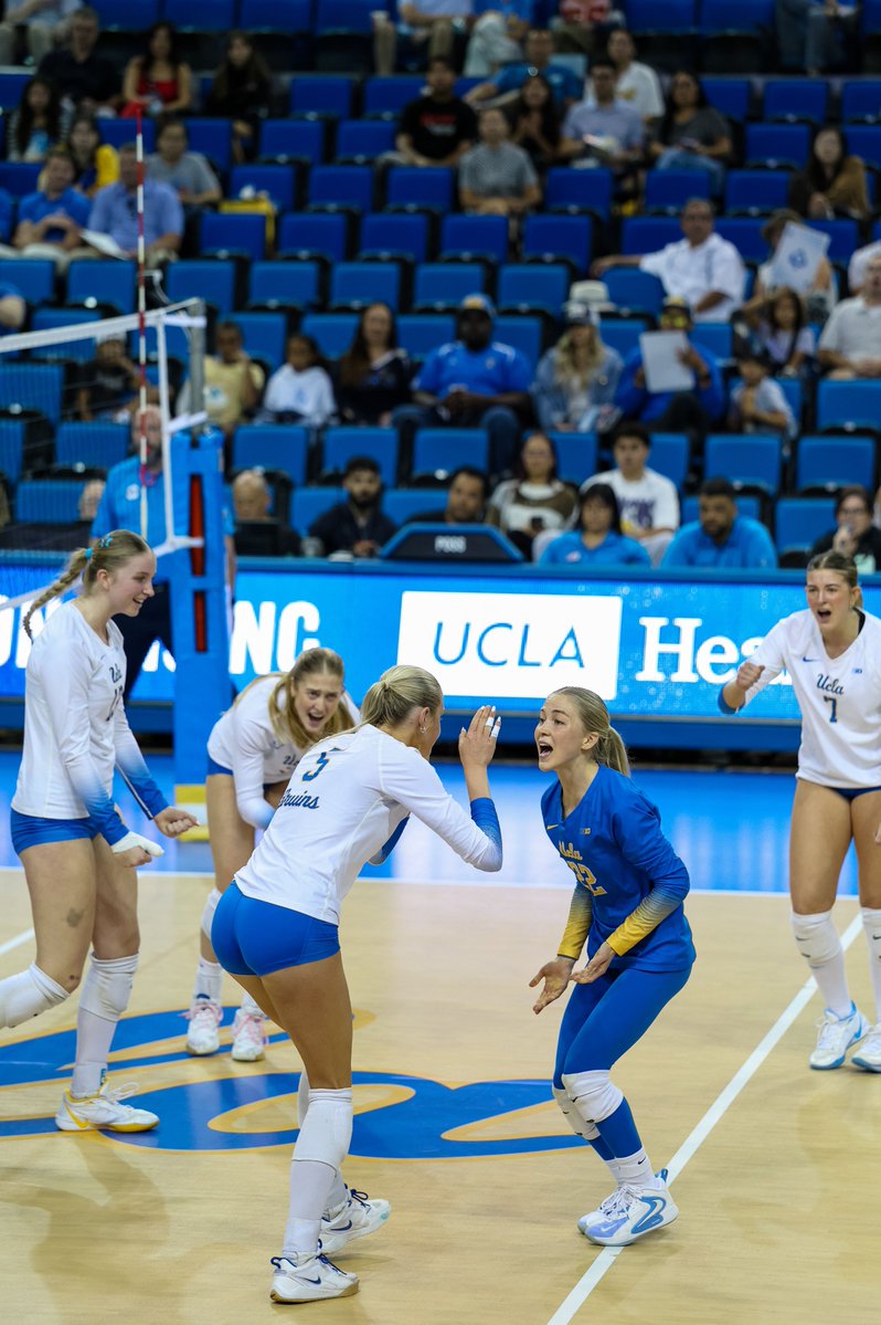 UCLAWomensVB's tweet photo. It's crunch time Bruins! Timeout UCLA ⏰

S5 | UCLA 12, Ohio State 10 https://t.co/4aCkOTplMe