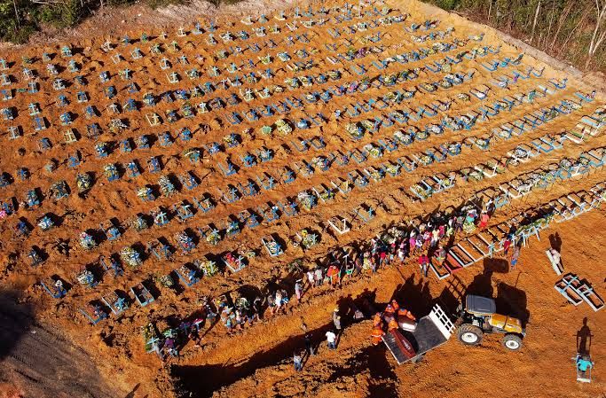 cortezpsol's tweet photo. Não é que vocês "não foram muito bem" na gestão da saúde, Flávio.

Vocês CONSCIENTEMENTE deixaram as pessoas sem vacina e sem oxigênio. https://t.co/y7KuUNaBru