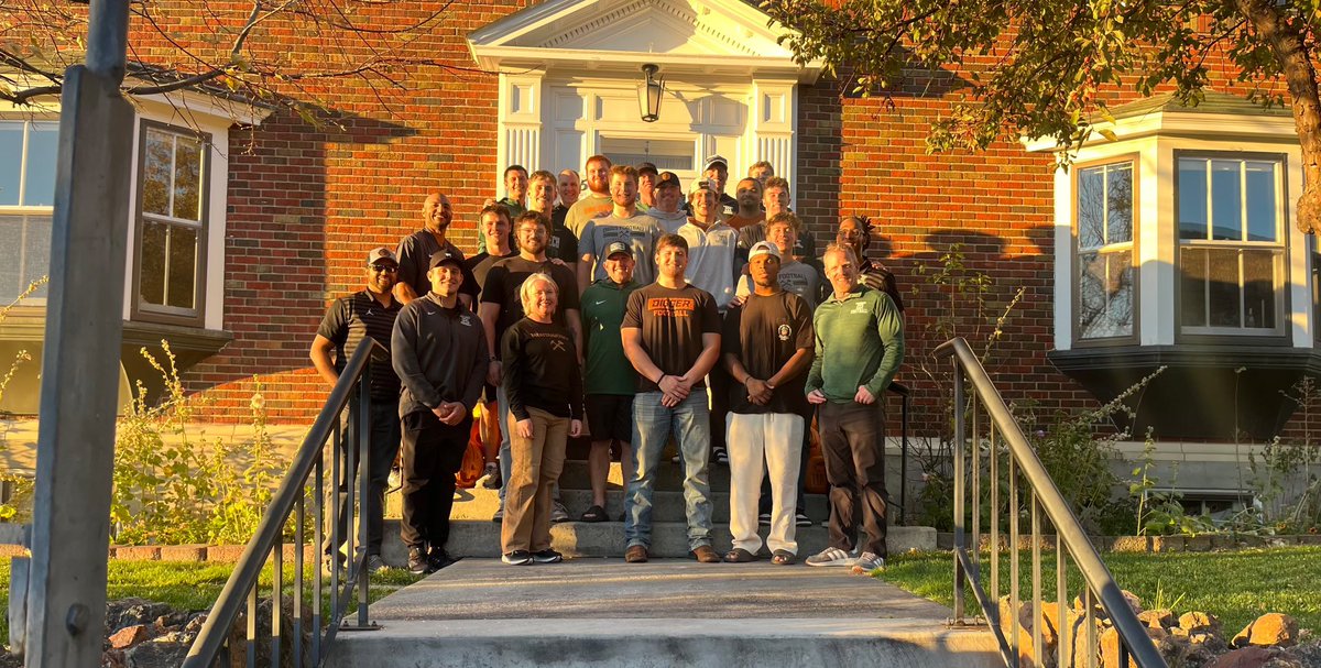 CoachKyleSamson's tweet photo. Huge thank you to Dr. MacLean and his wife Jayci for having our seniors and our staff over for dinner tonight! A great meal and even better company and conversation! We are very lucky to have Dr. MacLean leading our university! One of the best leaders I have ever been around! https://t.co/8aEUSzJyS4
