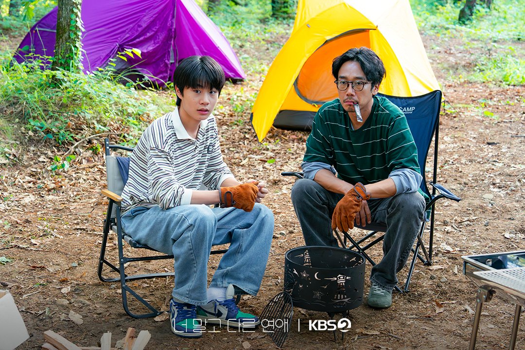 KBS_drama's tweet photo. [📸]

가족 캠핑에서 마주한 복잡한 마음
흔들리는 두 사람의 '다른 연애'💭

💞 연애 10년 차, 익숙했던 연인이 낯선 감정과 마주하게 되는 현실 공감 리얼 멜로드라마

KBS 2TV 토일 미니시리즈 [너 말고 다른 연애]
매주 토 · 일 밤 9시 20분 방송

#너말고다른연애 #너다연 #ALoveOtherThanYours #서강준 #안은진 #이주안 #조아람