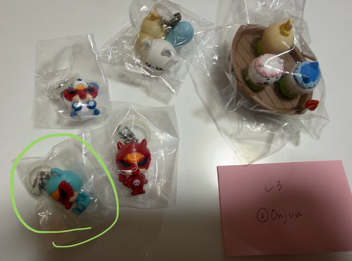 Yuukiai7b's tweet photo. @0njvn 初めまして、FF外から失礼します。
こちらの緑の丸のものをお譲りいただきたく、ご検討いただけますと幸いです🙇‍♀️ https://t.co/weISkLlMOp