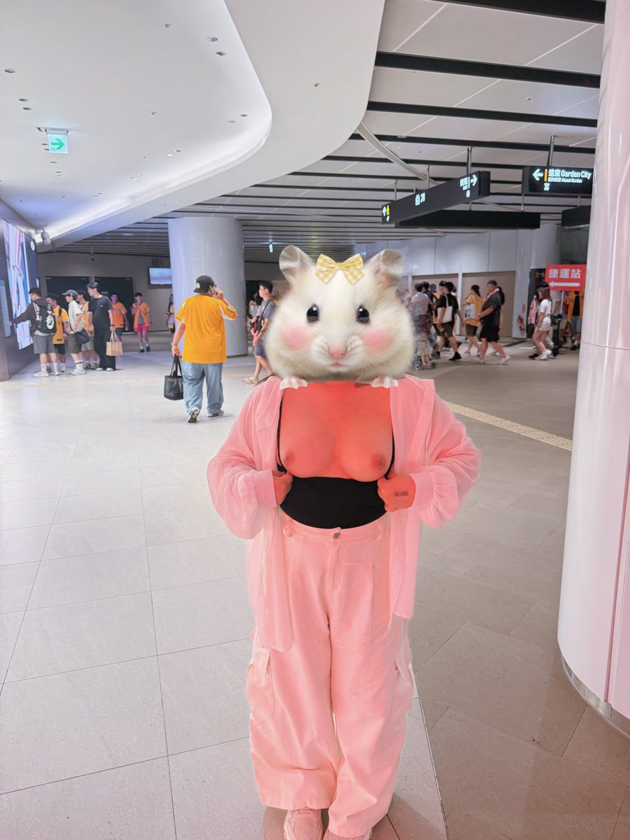 Ri04163400's tweet photo. 老公一句話：拉下來！
我：……超級多人耶😳但還是很聽話的把🥛🥛露出來了☺️☺️
但是真的很緊張也有點興奮🥰 https://t.co/7L0wEJ8u4T