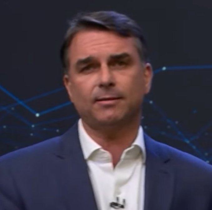 ZAMENZA's tweet photo. Flávio Bolsonaro: "Eu vou aprovar a castração química pra estuprador e pedófilo."

Castração química não é cortar o pau fora. É dar um REMEDINHO pra inibir a libido. E estupro e abuso não tem a ver com libido, tem a ver com dominação. E dar remédio pra esses lixos É PUNIÇÃO? https://t.co/P3zeYmXVaI