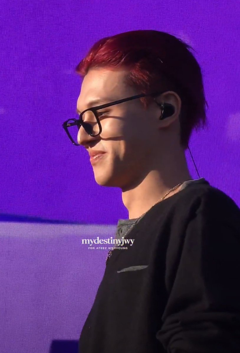 JWYcomfort's tweet photo. Ok but ..... CAN WE TALK ABOUT WOOYOUNG'S RED UNDERCUT 😃😃😃 https://t.co/TtRwQaKfNe