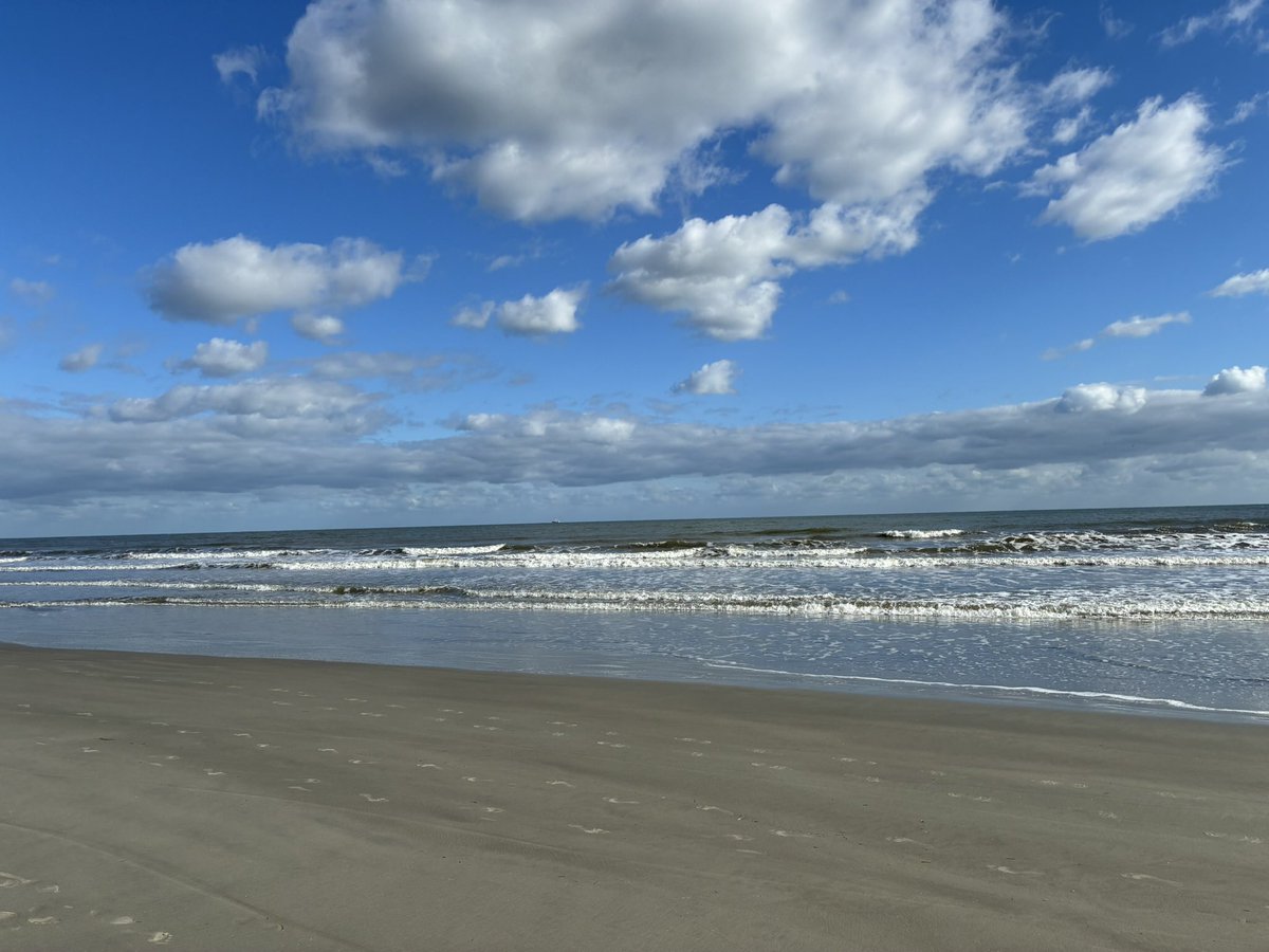 HummingBird57's tweet photo. My temporary home this week on Kiawah Island. Sleeping with the sound of waves and the breeze coming in my door. Bliss. https://t.co/1PB1HqSebM