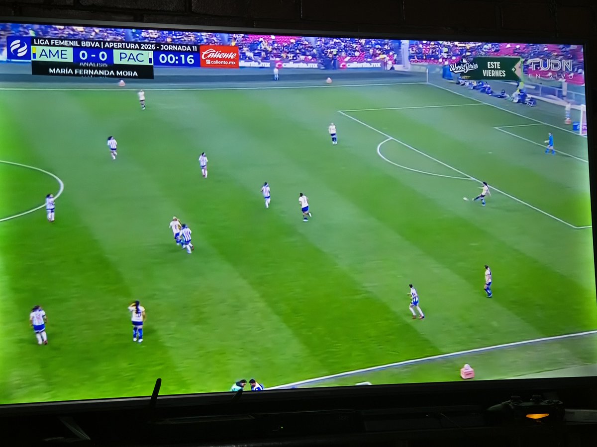 vinicio_ceron's tweet photo. Domingo de fútbol femenil espero que mis águilas regresen a la victoria! Que sea un gran partido! Un fuerte abrazo para todo el equipo de trasmisión @Tamedamus @ramon_aranza @marifermora90 @zaritzisosa #EllasEnTUDN https://t.co/swxoGhA4Xk