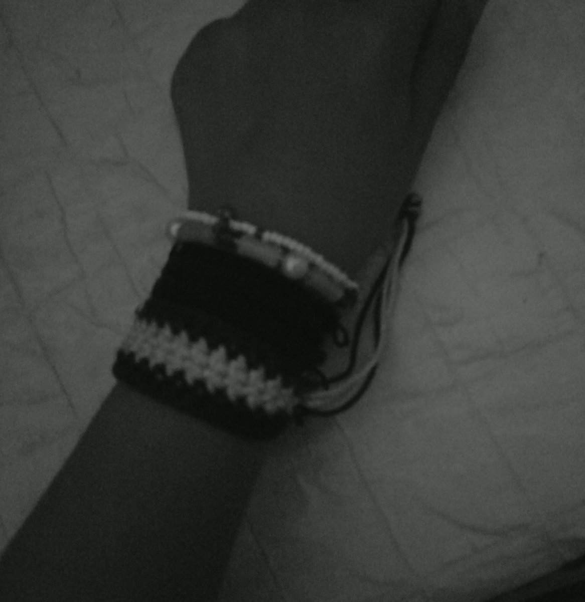 Melisss89673161's tweet photo. Miren mis pulseras 😁😳
#hola #nose #mutis ok https://t.co/Frx4FhJ9yj