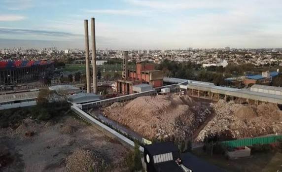 Pulso_Federal's tweet photo. Villa Soldati: vecinos denuncian contaminación, problemas de salud, veredas ocupadas e inseguridad. Exigen controles ambientales y respuestas. ¿Qué se está haciendo para proteger a quienes viven en la zona? #PulsoFederal #VillaSoldati https://t.co/oOHGAVwPRK