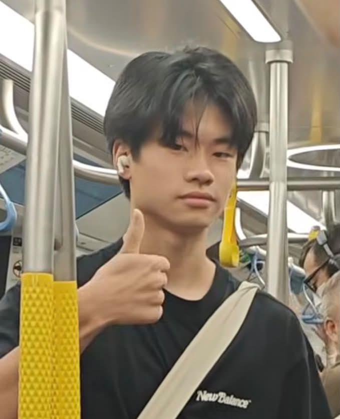 cariaeosa's tweet photo. NEW MEME UNLOCKED, VIDEO ABANG INI UDAH LEWAT BELUM DI SOSMED KALIAN??ASLIKK LUCU BGT WOII 😭😭 https://t.co/4Ra6ImqJkx