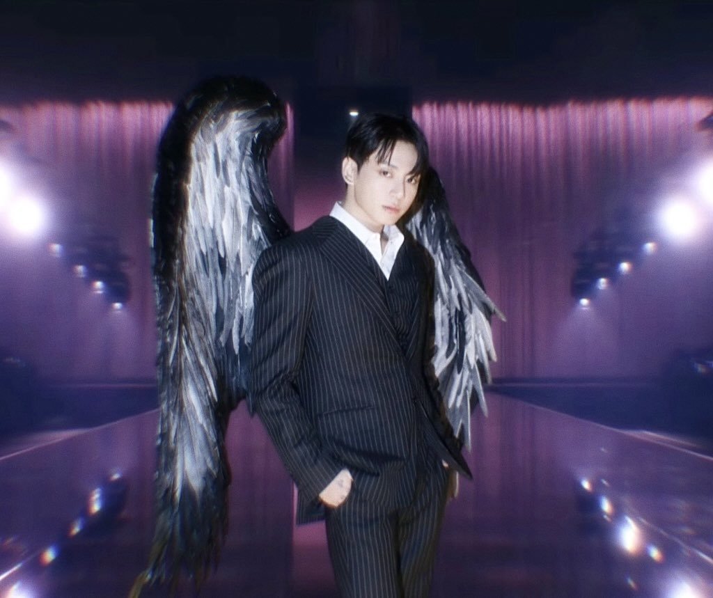 InfoJungkookBR's tweet photo. Claro que o Jungkook compareceria ao desfile da Victoria's secret https://t.co/xHxqizVZjP