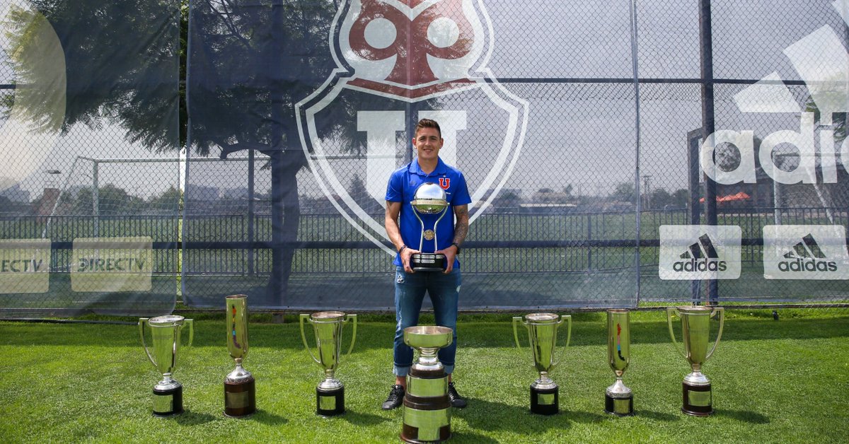 chunchothermo's tweet photo. Enserio? Enserio estamos debatiendo esto? 
El segundo mejor lateral derecho de la historia del club solo detrás de Eyzaguirre. https://t.co/J3guw8MApG