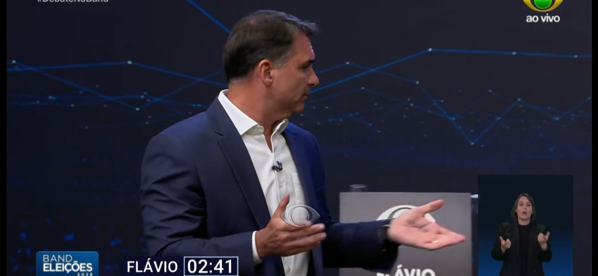 applec0okie's tweet photo. eu tava torcendo tanto para ele ir de Charlie Kirk nesse debate https://t.co/cIhIcEplGw
