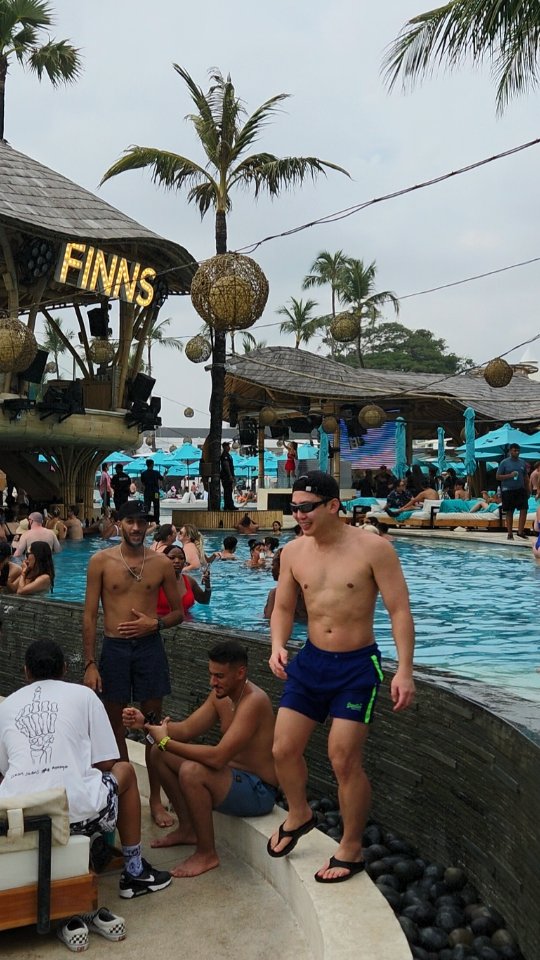 raghed40819566's tweet photo. 영파울러 워크숍 in 발리

비치 클럽의 끝판왕 발리 핀스 🙉... #BAIL #finnsbeachclub #발리핀스 #비치클럽
#영파울러 https://t.co/G5JiP0OCwE