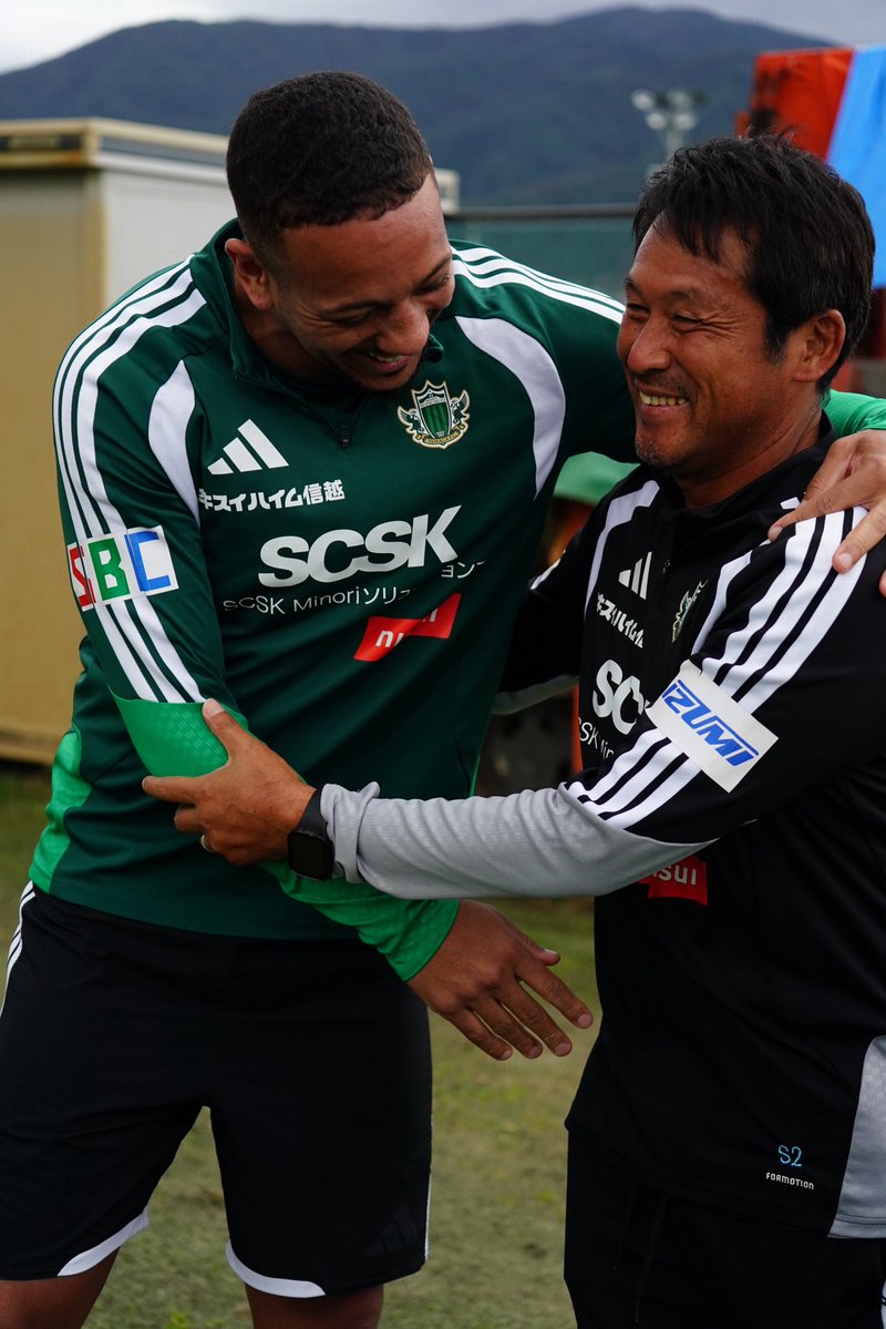 yamagafc's tweet photo. 🤝🟢
#yamaga #サイコウ #ウェリントン https://t.co/3PX6rNaNBr