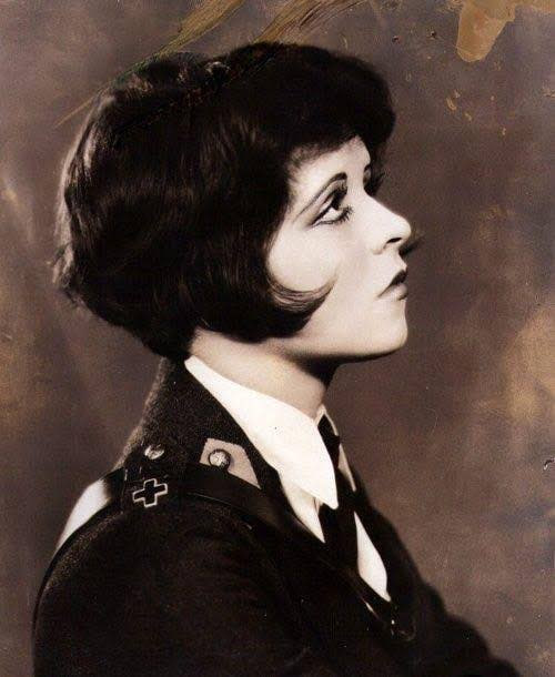 _RayNesis_'s tweet photo. #Mesmalie #Mesmer 
For some reason, instead of sleeping, I wanted to draw Mesmer in profile, using this photo of Clara Bow as a reference... It’s probably rather strange, but after looking at her face, I felt like drawing a sad Mesmer. https://t.co/jYwNghBnUT