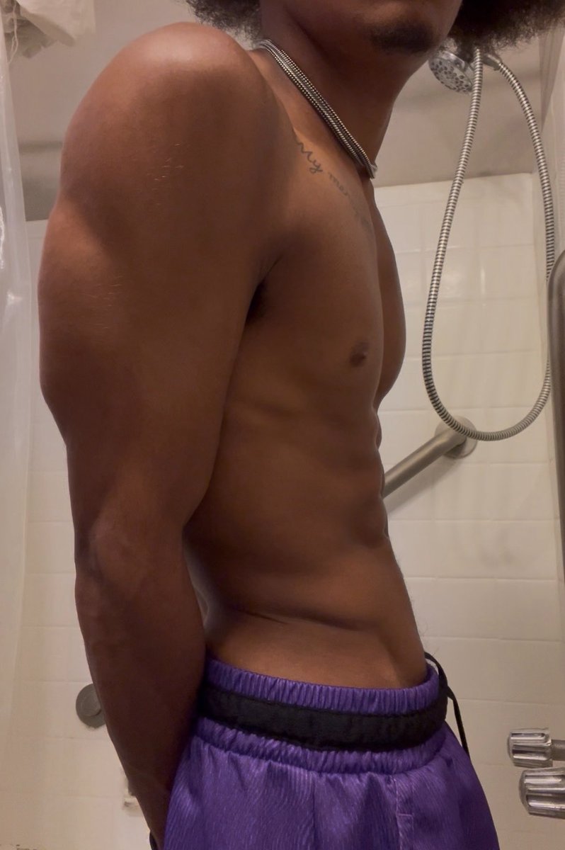 Zintheville's tweet photo. I need a freak. 🥴#muscles #link #904freaks #duvalfreaks #trade #nsfwtwt #pytt #bbc #eater https://t.co/bNvUy6XmiA