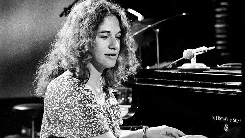 RushmoreLists's tweet photo. Today, we're putting together the Mount Rushmore of female singer-songwriters. Here's our list:

Joni Mitchell
Loretta Lynn
Carole King
Stevie Nicks

You know you feel like someone was left off. Who was it? https://t.co/QehVjdxHwf