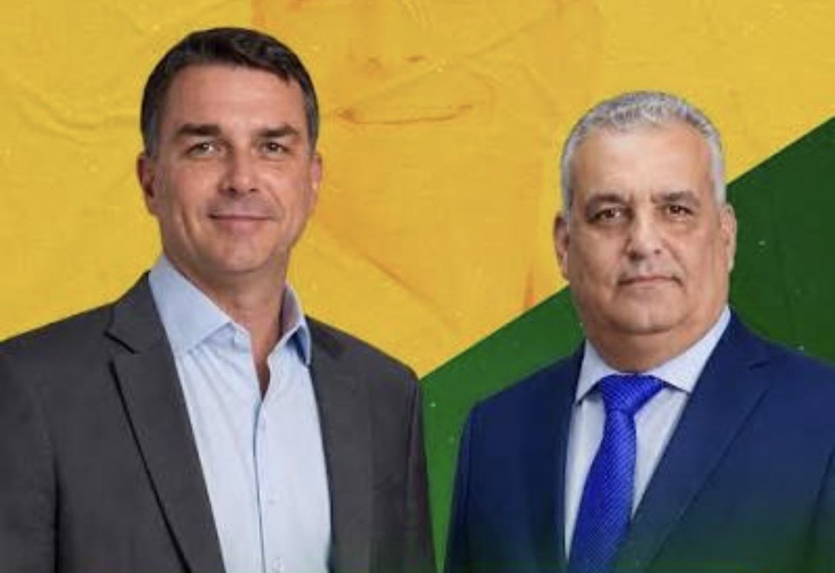 roberta_bastoss's tweet photo. FLÁVIO BOLSONARO VAI CASTRAR SEU VICE? 🤔 https://t.co/EndDuiNSby