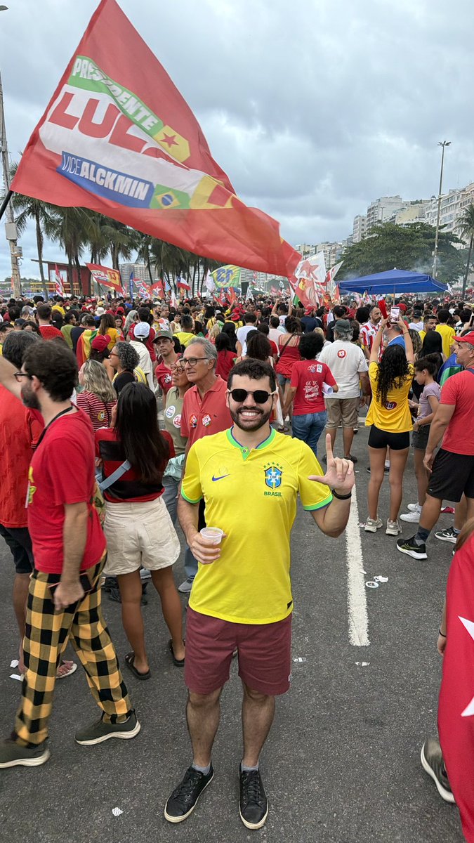 europosversion's tweet photo. Família Bolsonaro: minha maior rejeição entre todos os políticos. Pela democracia, pelo sus, pela soberania brasileira e pelos direitos humanos!! Flávio futuro presidiário 🇧🇷🇧🇷 #Lula #AtoPelaDemocraciaEmCopacabana #FlavioDesbloqueiaOJanones https://t.co/6lSsvdexK8