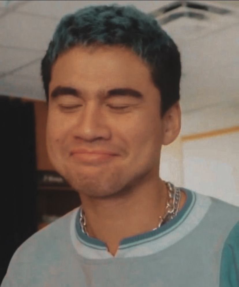 calumsbluehood's tweet photo. love how his sweater is matching his hair https://t.co/GqGB5VmdaH