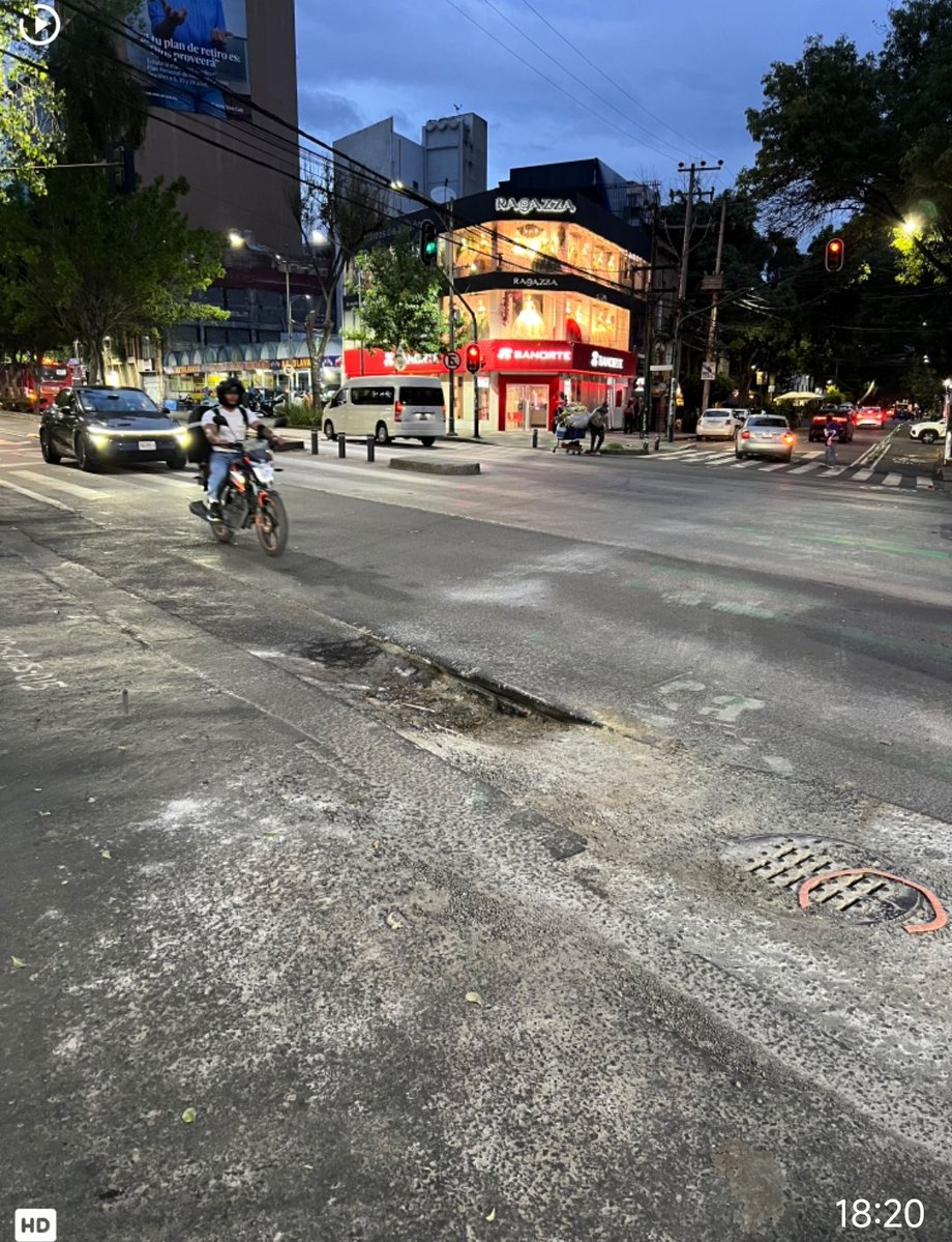 RomaNorte2's tweet photo. Por favor, @ClaraBrugadaM este bache lleva meses, ¿cuándo van a repararlo @craviotocesar ¿cuántos folios SUAC tenemos que hacer @locatel_mx para que lo reparen @adnnoticiasmx @Reforma @El_Universal_Mx @azuetagO @azucenau @LaRomaMex @GobCDMX @prjaneiro @lasillarota @SOBSECDMX ‼️‼️ https://t.co/JnQ3quZxtH