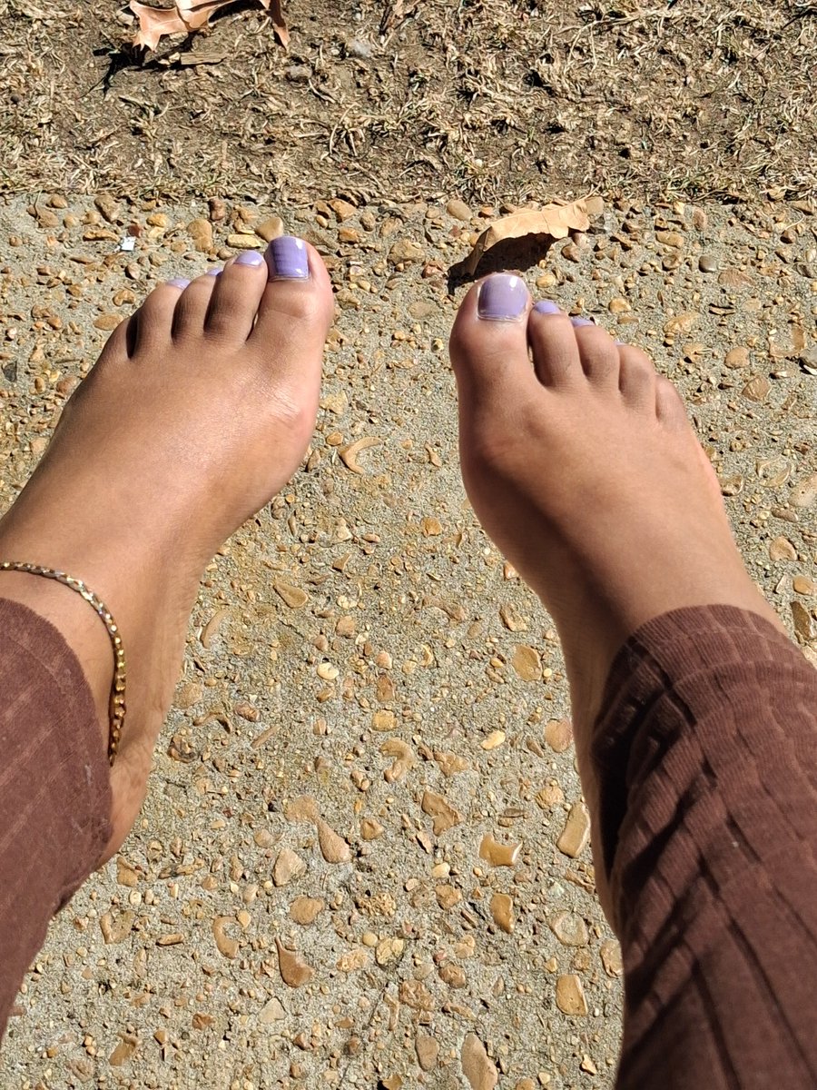 Ajadestormm's tweet photo. #prettyfeet #toes https://t.co/OLl3euFU9J