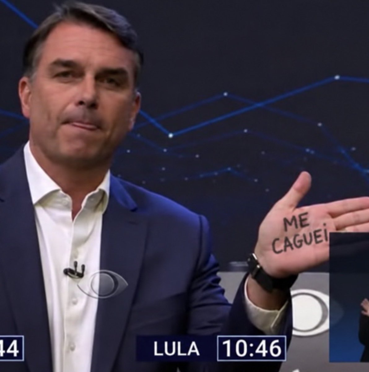 elaaprofessora's tweet photo. @louieponto Na verdade o combinado era esse aqui! Ele mostrou isso pro Pablo Marçal eu dei zoom 🤣 https://t.co/nLWKhS11LT