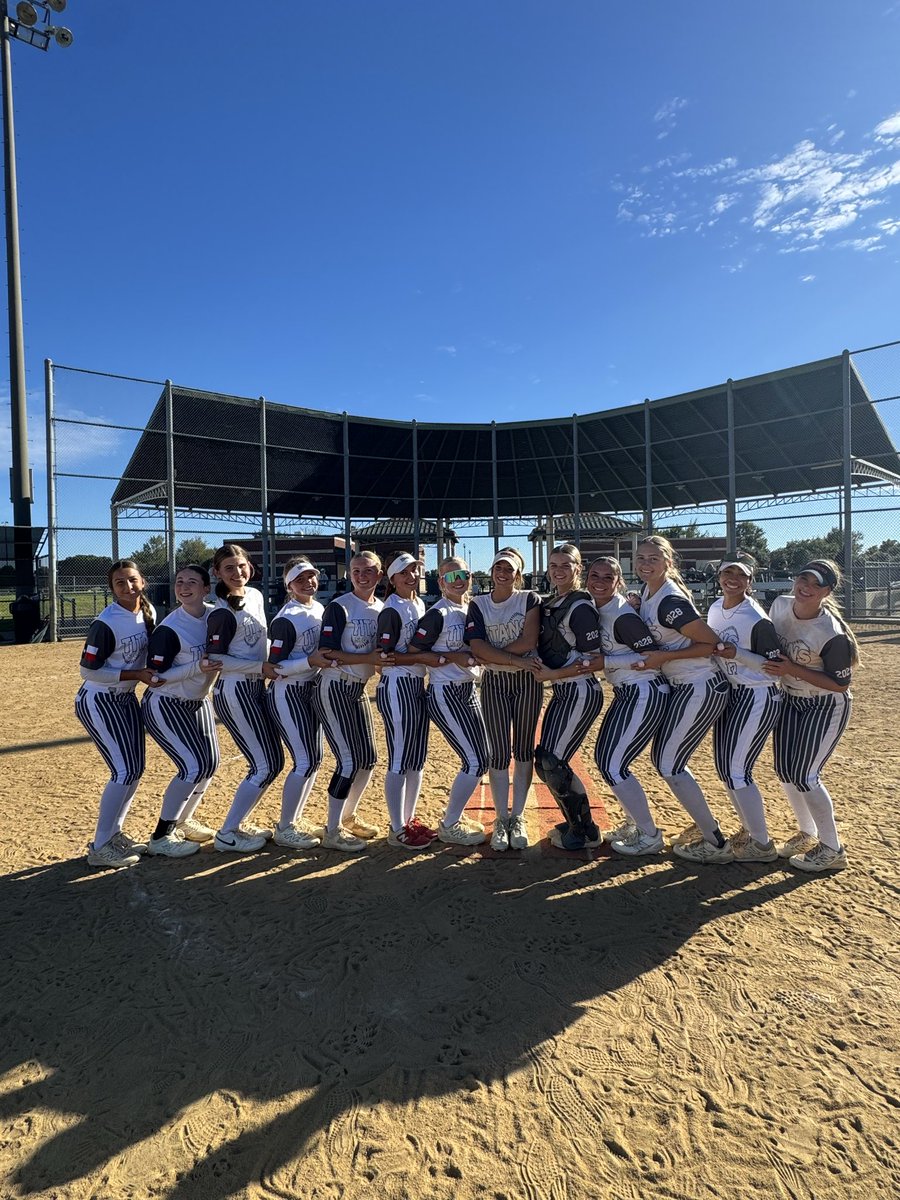dtitanssoftball's tweet photo. Titans softball back doing what they do. Titans Exposure Event
β
18u Buettner champions
β
16u Buettner Spaniel champions
β
14u Buettner 2030 champions
β
college exposure (16 schools)
β
happy college coaches with contacts upcoming
β
continued growth
#BuiltDifferent https://t.co/1YnhHKXTEE