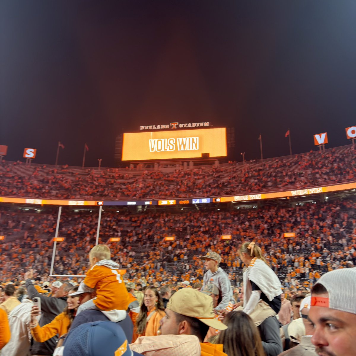 RockyTopBagUser's tweet photo. Some pics I took last night after we beat Bama and stormed the field

Fuck Bama and Go Big Orange https://t.co/RoiPZ9lfpV