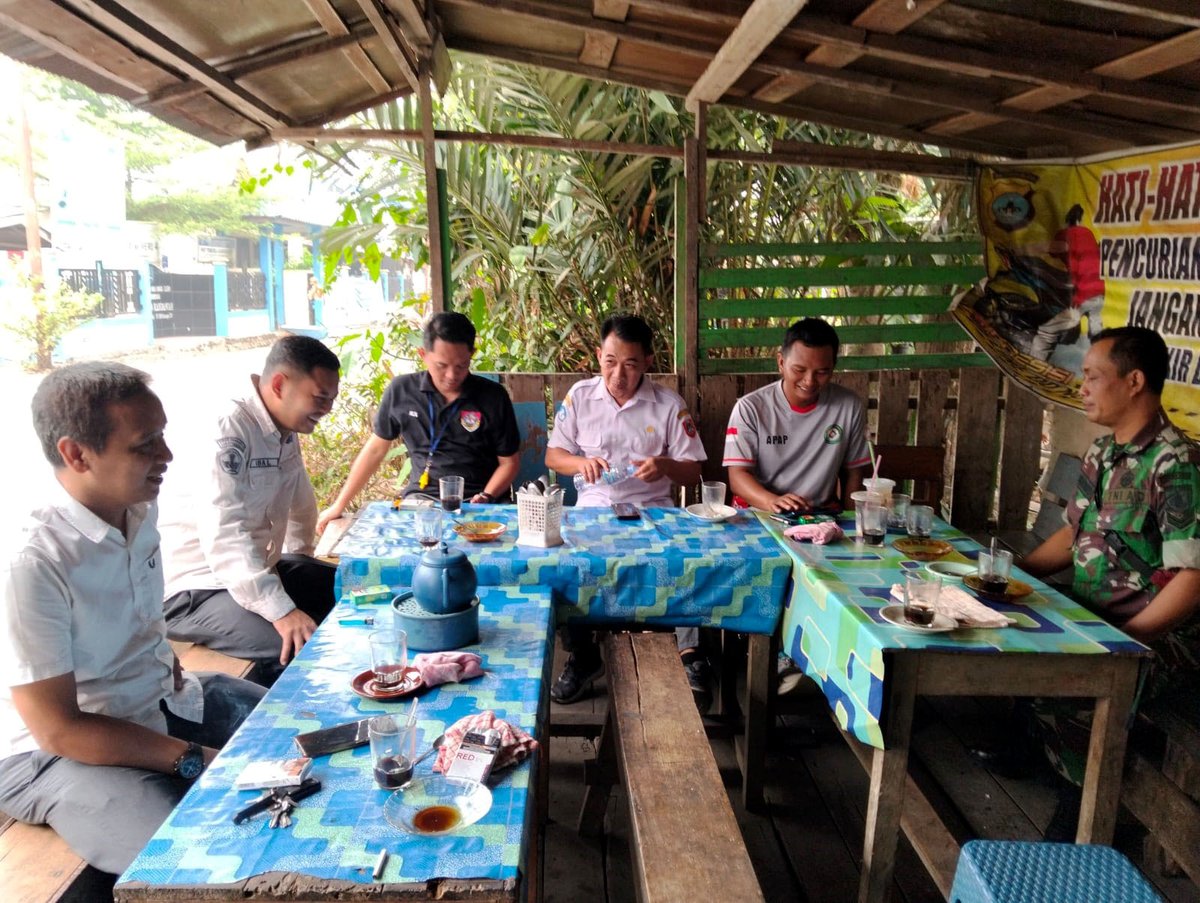 kodim1003kdg's tweet photo. Babinsa Kandangan Ajak Warga Cegah Karhutla, Sekaligus Sosialisasikan Rekrutmen TNI AD 2027

@pendim1003
 
 #dispenad #puspentni #korem101ant #penrem101ant #pendamXXIItb #kodamXXIItb #TNIAD #jembatangaruda https://t.co/RvXFxNh8ec