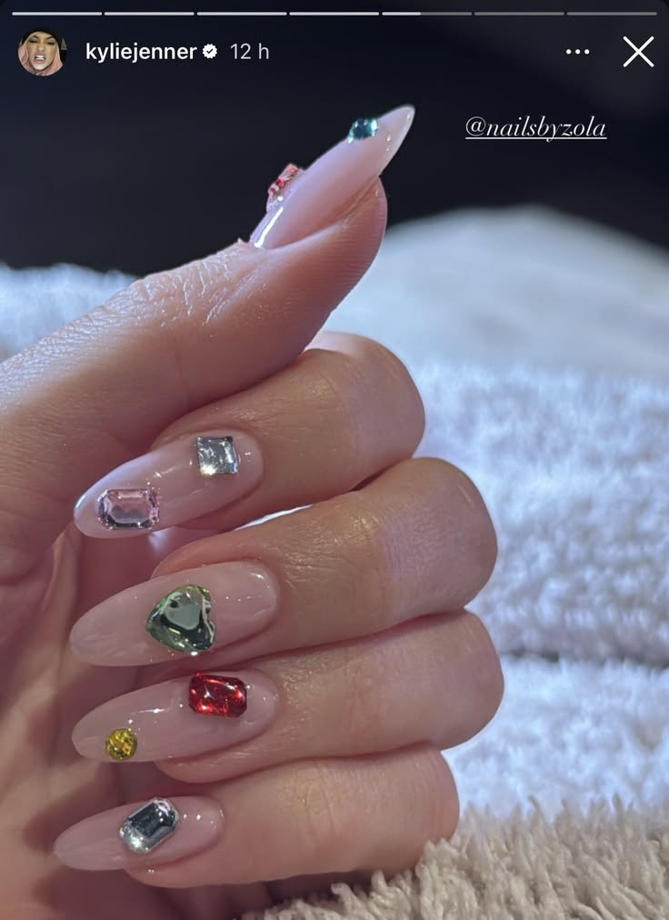 claragdamasio's tweet photo. Pois ela não é boba e nem inocente!!

Ela mesma foi bedazzled! https://t.co/O0M0KkrJhI