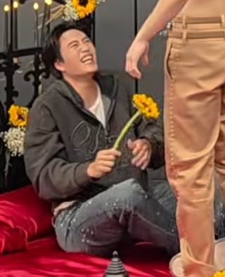 gemnuna's tweet photo. he is this small 😭🤲🏻🤲🏻🤲🏻 https://t.co/XPZwIb6gOB