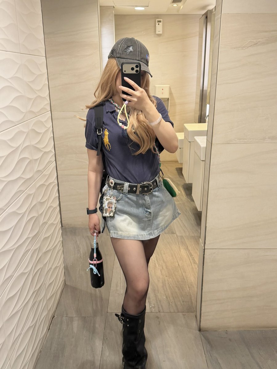 hicoeri's tweet photo. GOKILLLL BAJU GUE DIJADIIN PC VINYL STUDIO VER 😭😭😭🫰🏻 https://t.co/20DDAcrNHU