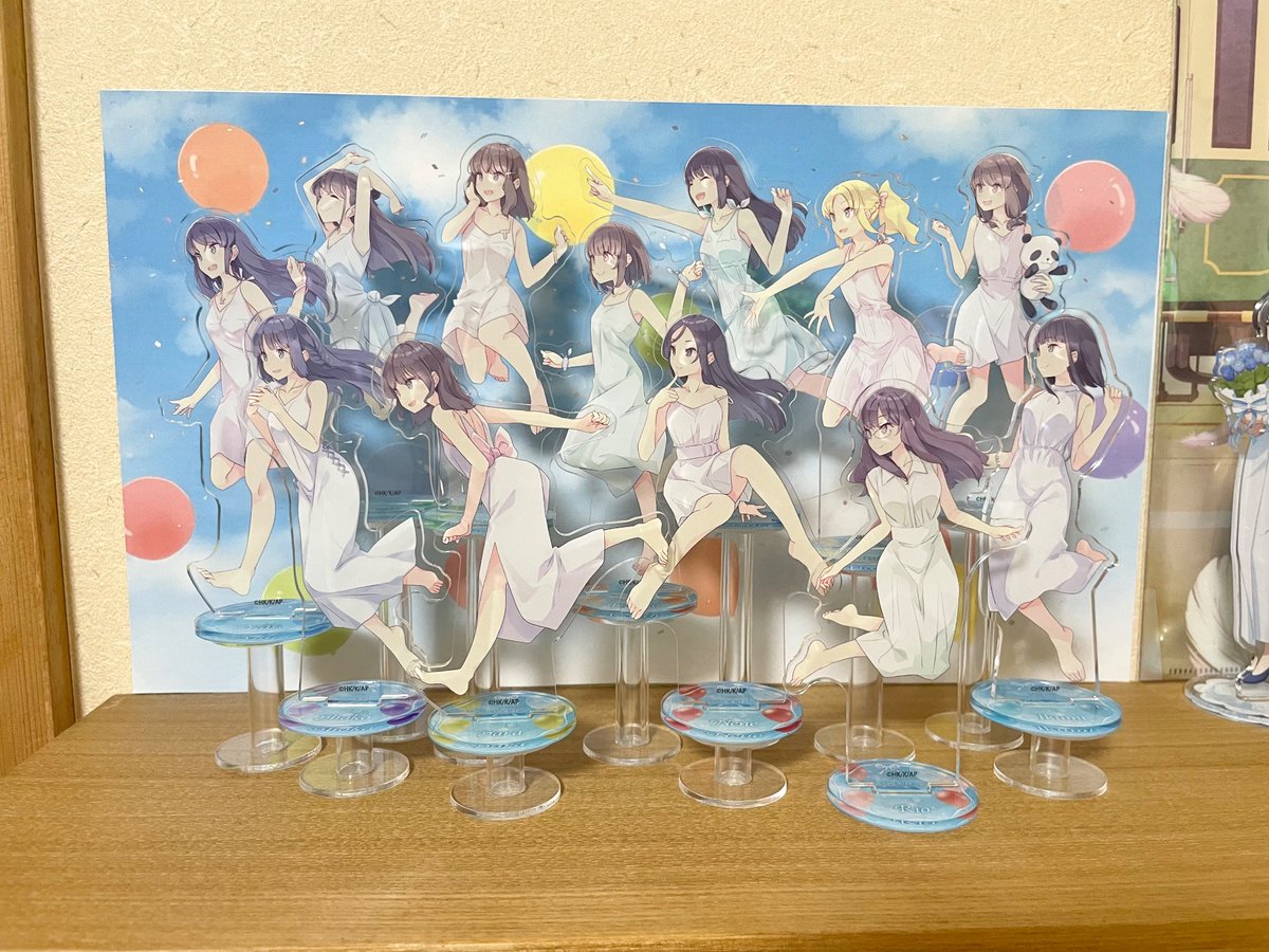 Ash02180218's tweet photo. キービジュのアクスタエリアやっと完成！✨
背景イラストと位置が重なるようしてみたんだけど、再現度高すぎてめちゃくちゃ気に入った！！
まじでずっと眺めていられるかも
#青ブタ https://t.co/DkAfKCiCiB