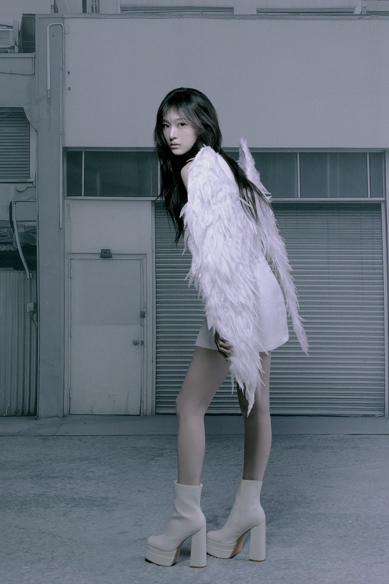 RESCENEofficial's tweet photo. RESCENE [PULSE] Concept Photo A #MINAMI 

4th Mini Album [PULSE]
🪽2026.11.03 6PM (KST)

#RESCENE #리센느 #リセンヌ 
#PULSE https://t.co/ISQphJAe2Z