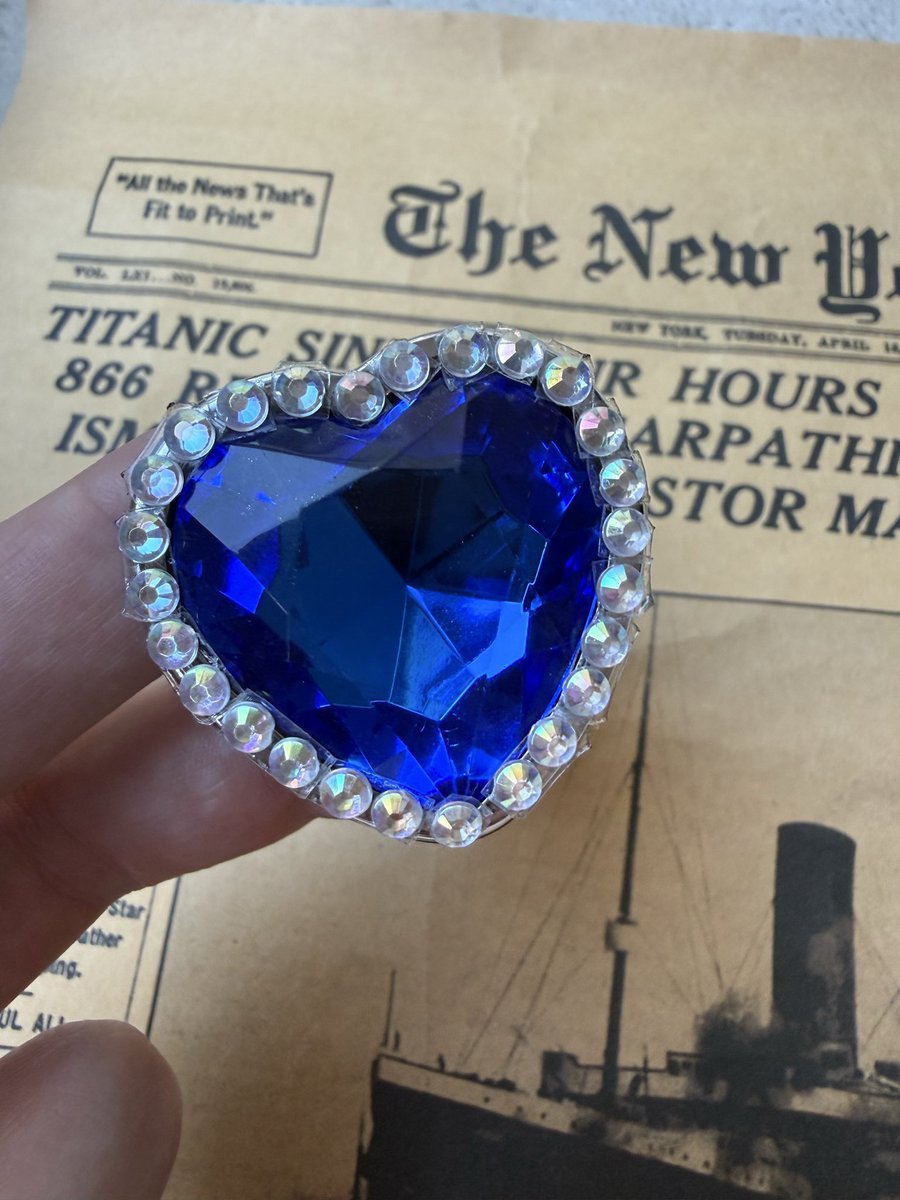 UnboundAtlasT's tweet photo. Went as the Heart of the Ocean to a sex party. Yes the old lady dropped it into the ocean at the end. And yes, I went down and got it 🙂‍↕️

Thanks @kuzurworthit for the cage 🥰

#chastity #cagedandplugged #locktober26 https://t.co/2fqlK6T18S