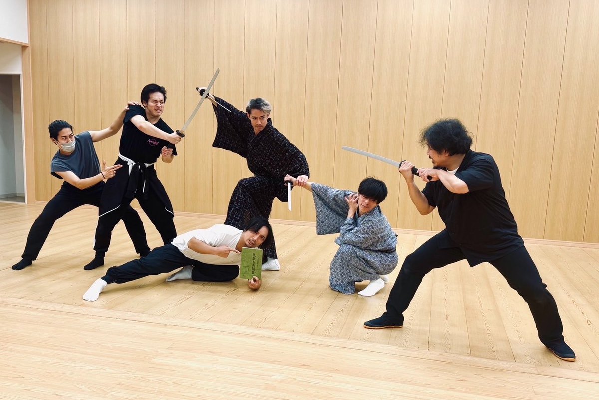 nishikawa_ryu1's tweet photo. ＃名古屋をどりNEO傾奇者
＃仇討ちの福音

昨日のお稽古の締めくくりは、
＃てしままさお さんご指導で
 ＃伊藤天馬 さんもサポートに来てくださり、＃高橋大輔 さんと ＃ＢｰST の皆さんでの殺陣のお稽古でした。

どうぞお楽しみに！ https://t.co/bDD3ZeMHLe