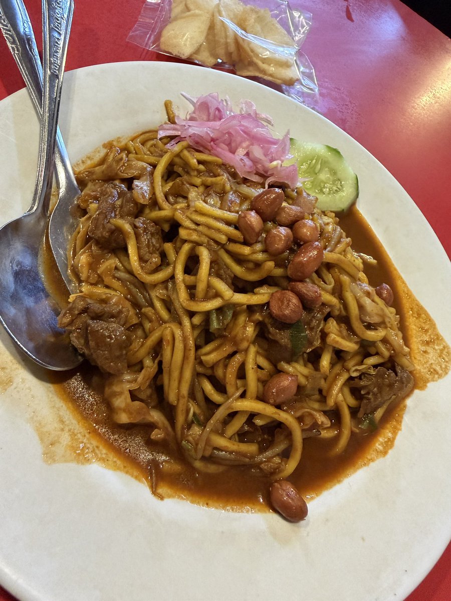rorou_tora's tweet photo. クラの後はここへ来たくなる。ピリ辛なカレーにも近い風味がとても美味しい。今日は牛肉。カレーも美味しそうなので、今度試してみたい。 https://t.co/xuWFQL4xF0